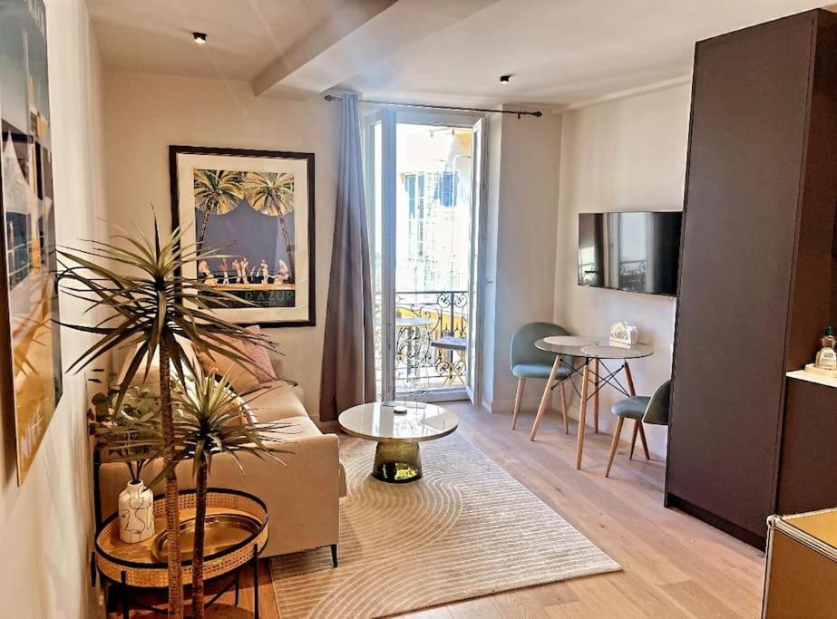Apartment Massena Street, 2 Balcony Nizza